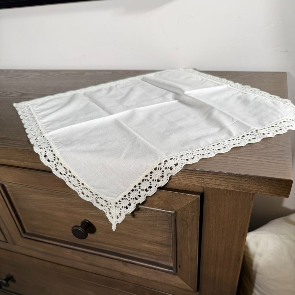 Vintage Ivory Linen Napkins Set of 4 | Crochet Lace Trim Cottagecore Table - Picture 5 of 7